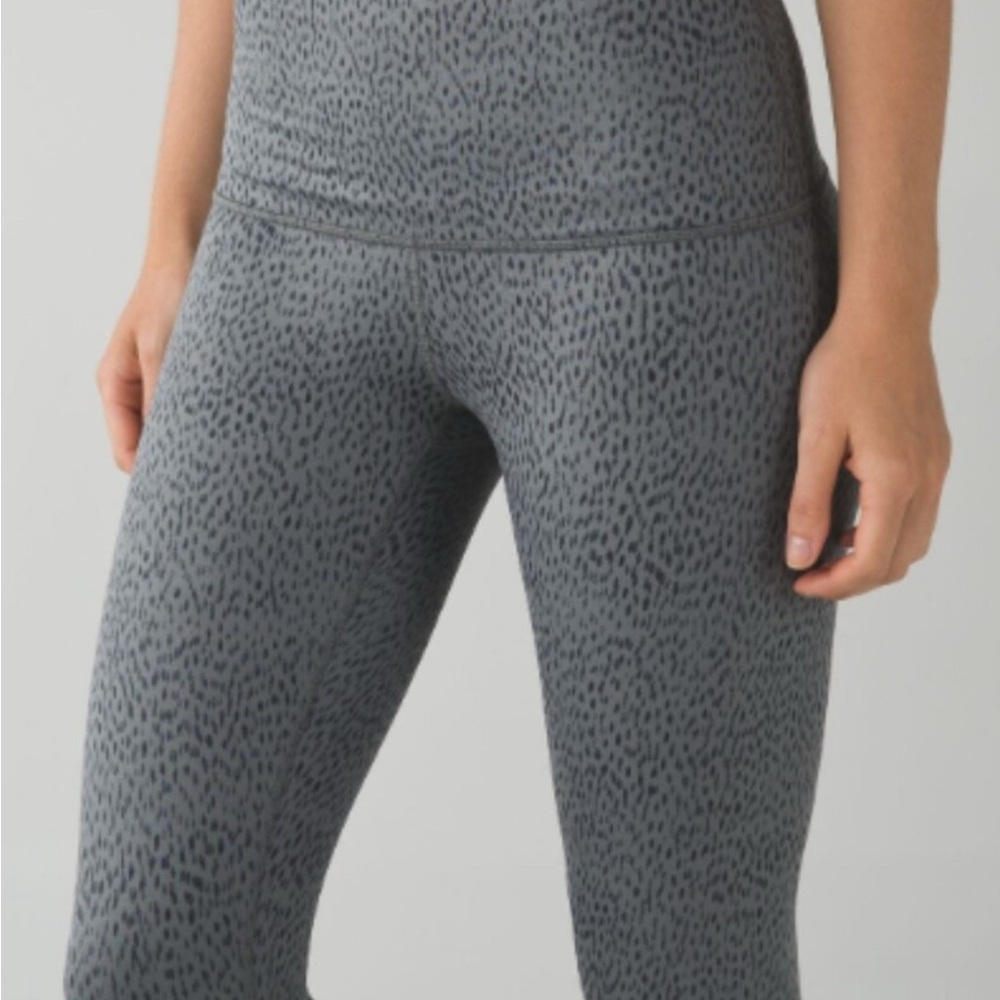 Lululemon 3/4 length Wunder Under Leggings